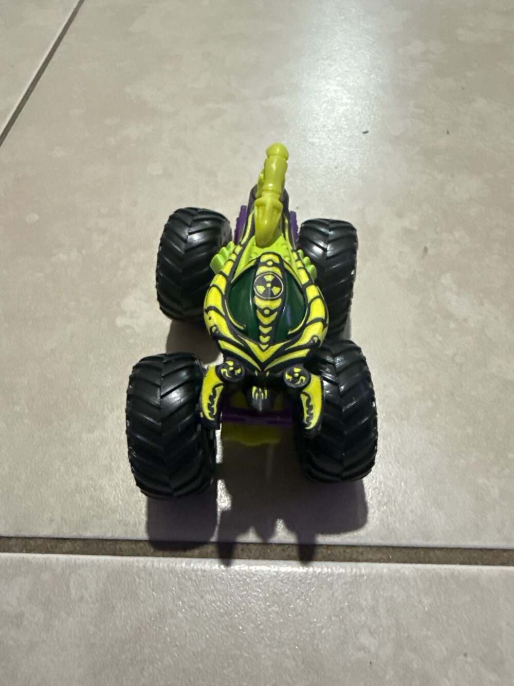 Hot Wheels Monster Trucks Roarin' Rumble Radiated Scorpion 1:64 Scale
